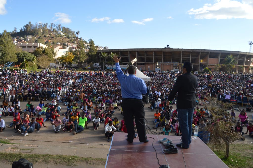 Madagascar 29 Crowd.17.Madagascar.antananarivo.back